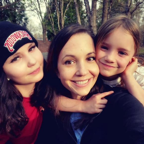 HI! I'M TERRI💙 - Picture 2 of 5